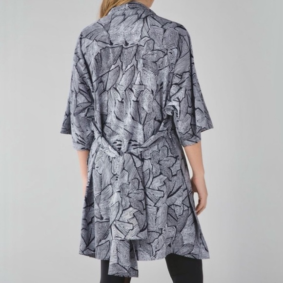 LULULEMON WANDERLUST KIMONO SIZE 6 - Picture 2 of 8